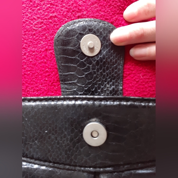 Accessorize shiny black snakeskin clutch purse - Picture 2 of 15